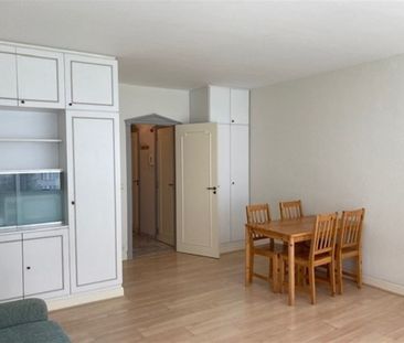 Knusse, gemeubelde studio gelegen op de 5de verdieping - Photo 3