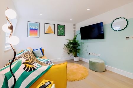 1 Bed Apartment - Photo 2