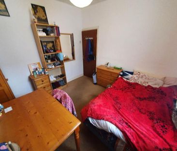 4 bedroom terraced house to rent - Photo 3