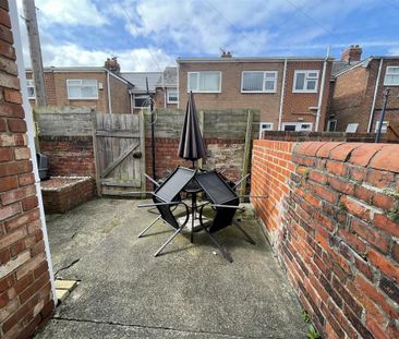 2 bedroom terraced house to rent - Photo 6