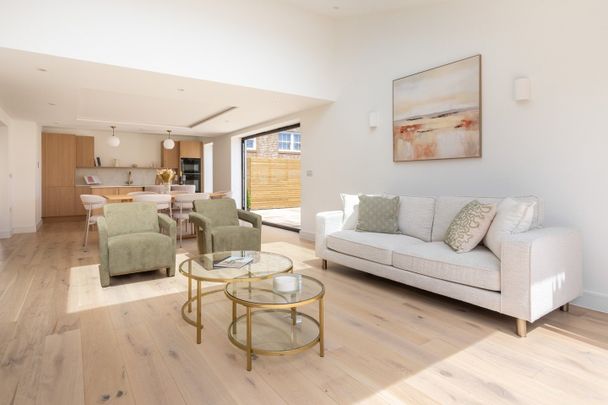 4 Bed Detached House, Hythe Road, BN1 - Photo 1