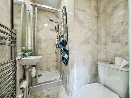 4 bedroom semi-detached house to rent - Photo 4