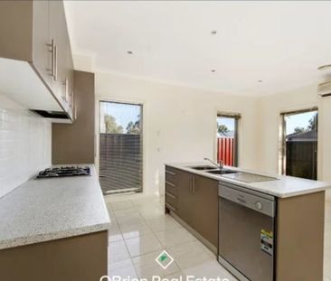 Caroline Springs - Photo 4