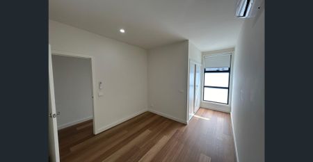 Contemporary Townhouse Living in the Heart of Craigieburn! APPLICATIONS NOW OPEN - Photo 5