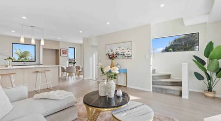 Mangere, 4 bedrooms - Photo 4