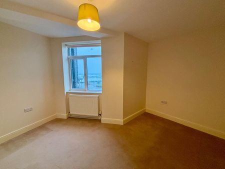 3 bedroom flat to rent - Photo 3