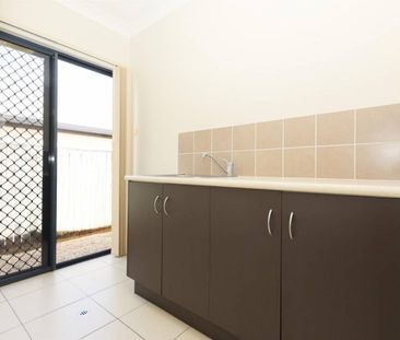 Large Quality Family Home - 4 Bedrooms + Study - Side Access - Photo 2