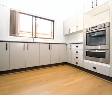 Renovated Four Bedroom Family Home - Photo 6