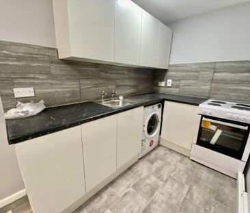 3 bedroom flat to rent - Photo 3