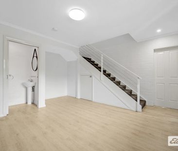 Townhouse Close to Shops & Medical Facilities - Photo 4