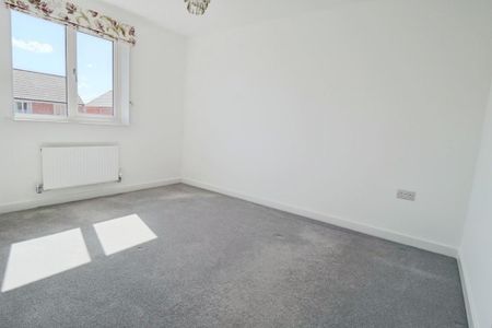 4 bedroom detached house to rent - Photo 4