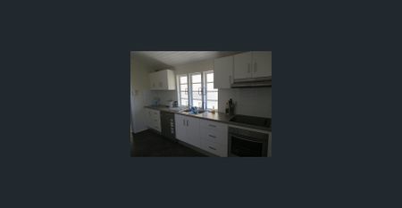 Beautiful Spacious Family Home - Photo 2