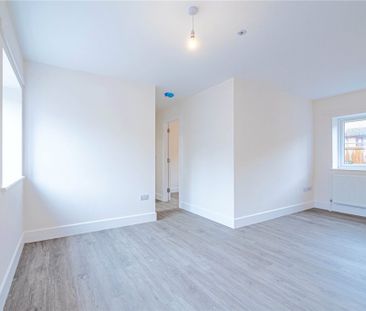 2 bed Upper Floor Flat for rent - Photo 2