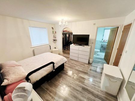 4 bedroom detached bungalow to rent - Photo 4