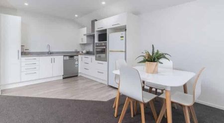 ST ALBANS - THREE BEDROOM, TWO BATHROOMS, DOUBLE GARAGE - Photo 2