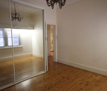 SPACIOUS FAMILY HOME! - Photo 4