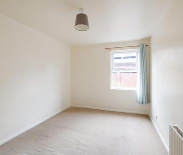 2 Bed Flat - Photo 5