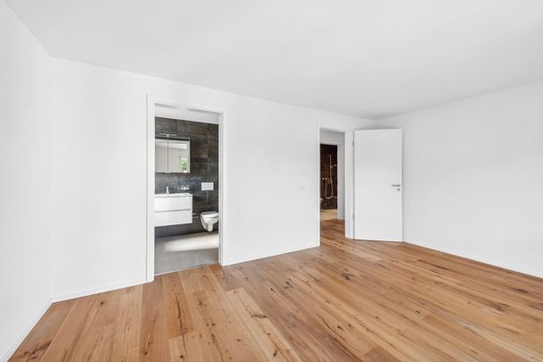 Helle 3.5 Zimmer Wohnung im 1. OG mit toller Aussicht! - Leuggern - Photo 1