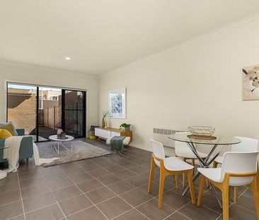 Captivating Family-Friendly Home - Photo 2