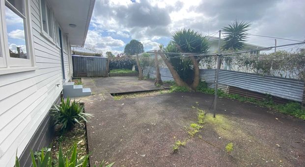 Small 3 bedroom house - Photo 1