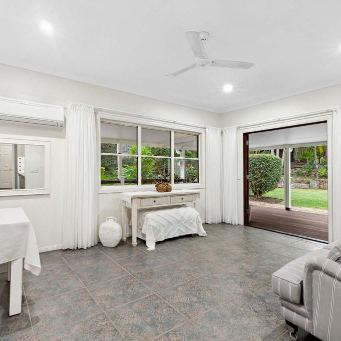 A Serene Escape in Noosa Hinterland - Spacious Queenslander Home - Photo 1