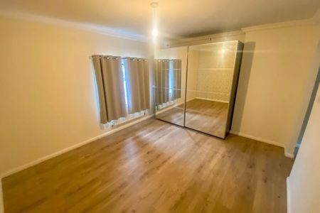 Ross Close - Photo 3