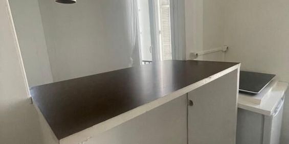 Appartement 1 pièces 32m2 MARSEILLE 8EME 523 euros - Photo 3