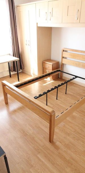 Wood Lane, Isleworth - Photo 1