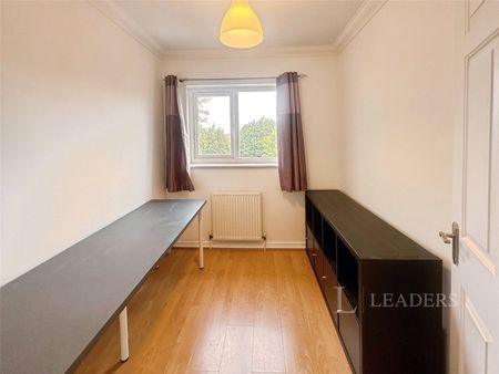 3 bedroom house to rent Manor Oaks Gardens, S2 - Photo 4