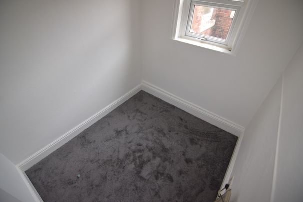 To Let 1 Bed Flat - Photo 1