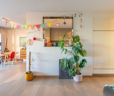 Lichtrijk twee slaapkamerappartement met tuin te Gent - Photo 3