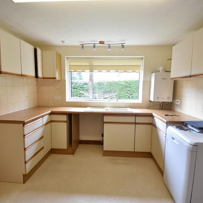 2 bedroom detached bungalow to rent - Photo 1