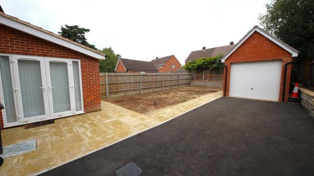 1 bedroom in a house share to rent - Photo 1