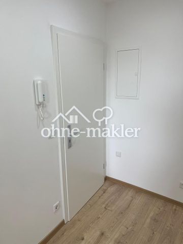 Komplett sanierte DG-Wohnung im Altbau (mit moderner Einbauküche) - Foto 2