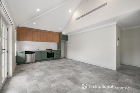 Stylish Semi-Detached Townhouse in the Heart of Maitland! - Photo 2