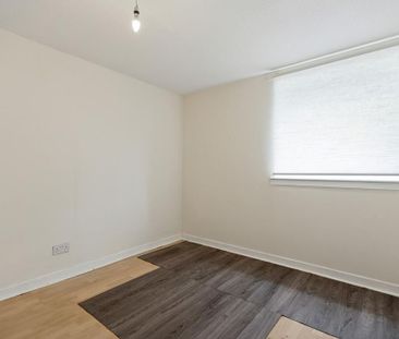 2 bedroom ground floor flat to rent - Photo 4