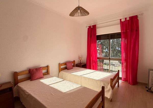 Excellent 1 bedroom flat with generous areas well located in Albufeira.