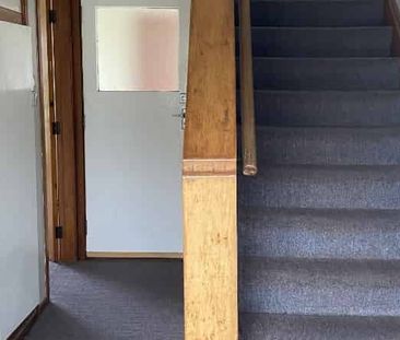 Spacious Family Home in Prime Location! - Photo 5