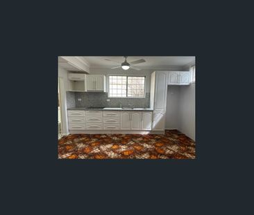 Granny Flat on Grant - Photo 2