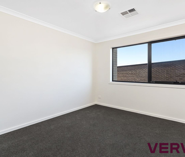 MODERN TWO BEDROOM TOWNHOUSE IN A PRIME COOMBS LOCATION - Photo 5