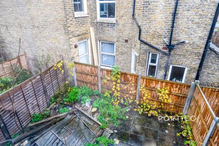 3 bedroom flat to rent - Photo 4