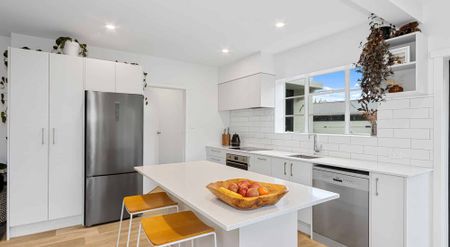 Tastefully renovated art deco house - Photo 4