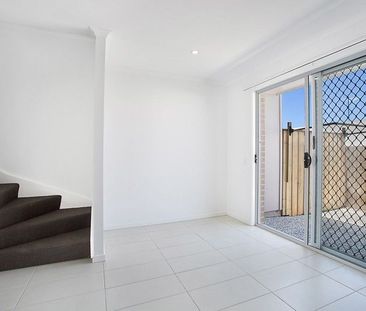 VILLA WITH 2 LIVING AREAS & GREAT VIEWS - Photo 2
