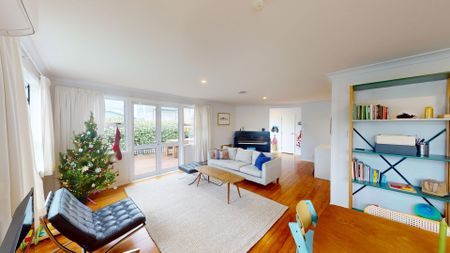 St Johns Hill - 2 Bedrooms - Photo 2