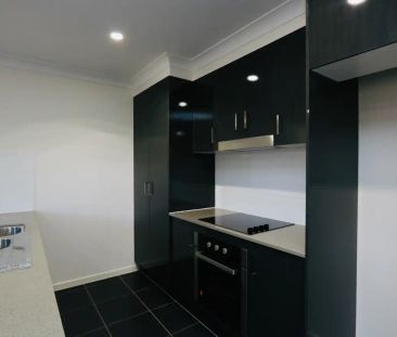 “Great Three Bedroom Townhouse with Ducted Air Conditioning” - Photo 2