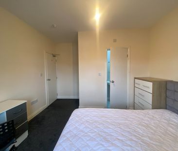 Room in a Shared House, Fountain Road, B17 - Photo 3