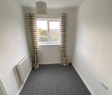 Tudor Close, Newark, Nottinghamshire, NG24 - Photo 4