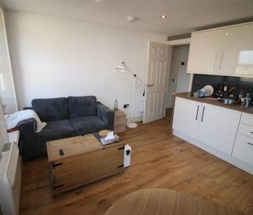 1 bedroom private hall to rent - Photo 2