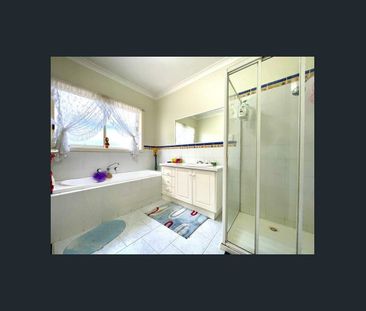 Tranquil Elegance in Homestead Run: 3-Bedroom Family Home in Seabrook - Photo 1