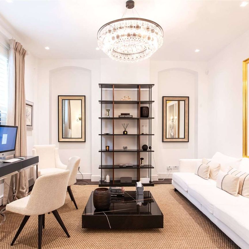 A beautifully refurbished house set in this prime Belgravia location - Photo 1